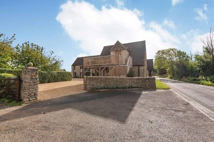 Two Cotswold holiday homes with an indoor swimming pool - Pool View Cottages