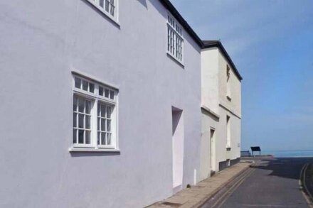 SEASHELL COTTAGE, family friendly, character holiday cottage in Deal