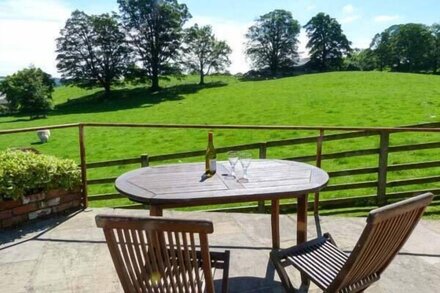 THE SUMMER PALACE, romantic, character holiday cottage in Middleham