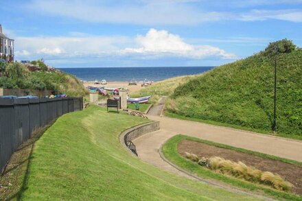 SMUGGLERS' COTTAGE, family friendly in Marske-By-The-Sea