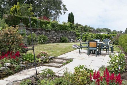 CAMELLIA COTTAGE, family friendly in Bowness-On-Windermere