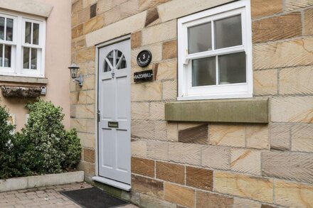 RAZORBILL COTTAGE, pet friendly, country holiday cottage in Whitby