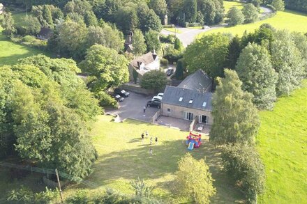 HEYTHROP, family friendly, with open fire in Farley Near Alton Towers