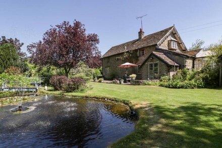 LOWER COURT BYRE, family friendly, with open fire in Lingen