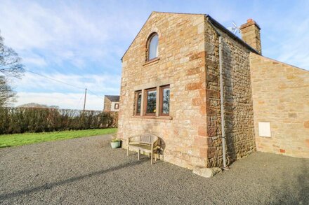 HADRIAN'S VIEW, pet friendly, with open fire in Brampton, Cumbria