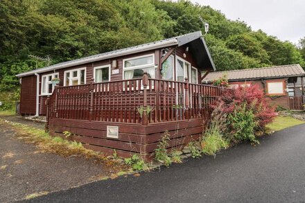 CHALET 18 SMARTY'S VIEW, pet friendly, with a garden in Aberystwyth