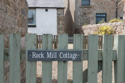 ROCK MILL COTTAGE, family friendly, with open fire in Embleton