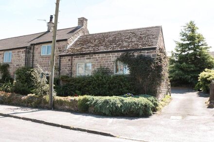 COBBLED CORNER, romantic, character holiday cottage in Elton