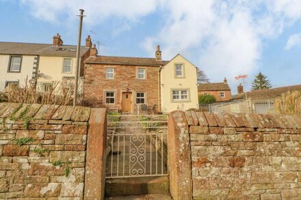 ROSE COTTAGE, pet friendly, luxury holiday cottage in Lazonby