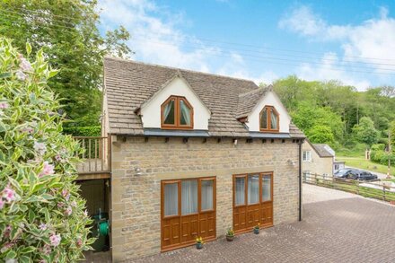 BEECHES STUDIO, country holiday cottage in Cranham