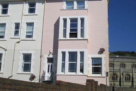 THE STUDIO, romantic, country holiday cottage in Ventnor