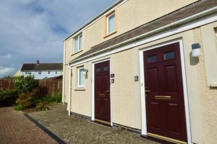 KITTIWAKE, country holiday cottage, with a garden in Solva