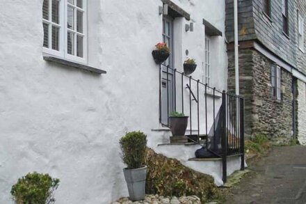 17 THE CLIFF, family friendly, with open fire in Mevagissey