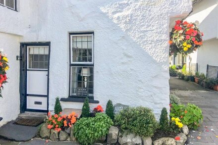 ALICE'S COTTAGE, with open fire in Hawkshead