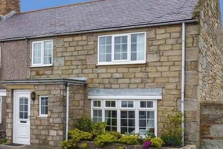 SANDY KNOWES, pet friendly, character holiday cottage in Low Hauxley