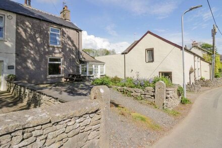 BEECH COTTAGE, pet friendly, with open fire in Scales