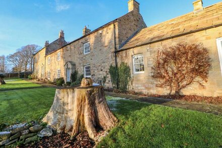 EAST FARM HOUSE, pet friendly, character holiday cottage in Humshaugh