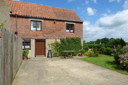 POND FARM DAIRY, pet friendly, character holiday cottage in Beccles