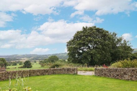 LITTLE BARN, pet friendly, character holiday cottage in Leek