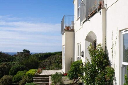 3 Linkside House, Thurlestone in S. Devon, ground floor apartment beaches nearby