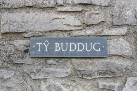 TY BUDDUG, family friendly, luxury holiday cottage in Llandegla