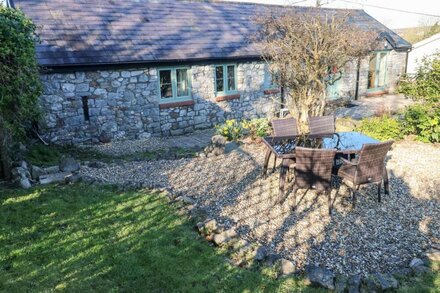 OLD DAIRY, pet friendly, with a garden in Scurlage