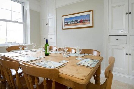 Wendon - Five Bedroom House, Sleeps 9