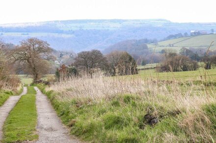 THE MISTLE CARR FARM, pet friendly in Ripponden