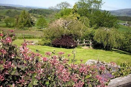 WYE COTTAGE, pet friendly, country holiday cottage in Builth Wells