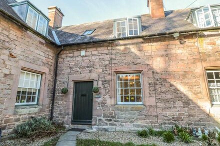 GAMEKEEPERS COTTAGE, pet friendly, with open fire in Chatton