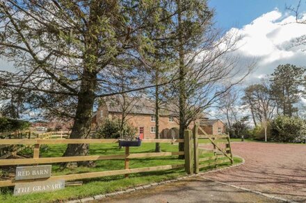 THE RED BARN, family friendly, with open fire in Longframlington