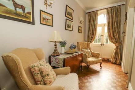 OLD STATION FARM, pet friendly, luxury holiday cottage in Malton