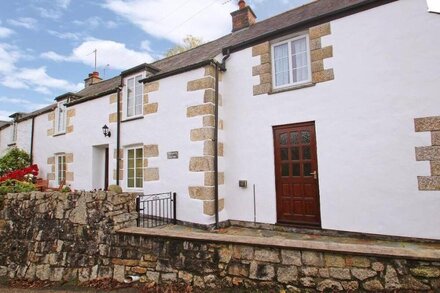 NANPARRA COTTAGE, family friendly, with a garden in Falmouth