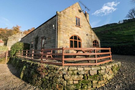 THE ARCHES, pet friendly, character holiday cottage in Farndale