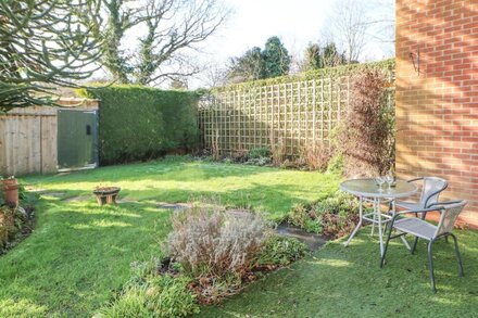 THORNLEA, family friendly, with a garden in Richmond