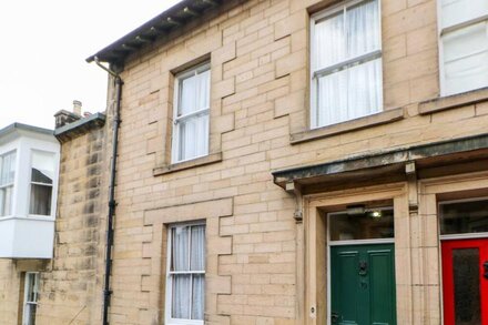 COSY NOOK, family friendly, character holiday cottage in Alnwick