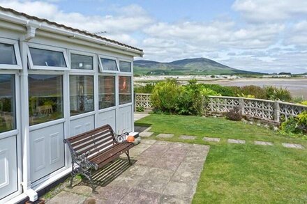 OYSTER CATCHER, pet friendly, country holiday cottage in Southerness