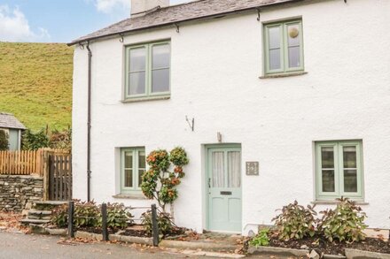 3 VALE VIEW, family friendly, with open fire in Hawkshead