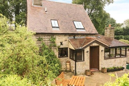 7 GRETTON, romantic, character holiday cottage in Cardington