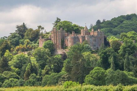 LITTLE DRAGONS, pet friendly, character holiday cottage in Dunster