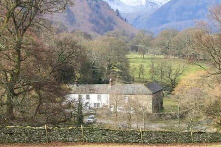 TOWNHEAD COTTAGE, with open fire in Pooley Bridge