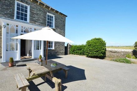 Carnevas Farmhouse - Two Bedroom House, Sleeps 4