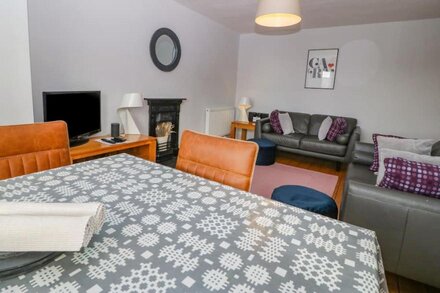 Y CASTELL APARTMENT 3, family friendly in Criccieth