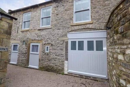 BANK HOUSE MEWS, family friendly, luxury holiday cottage in Bakewell