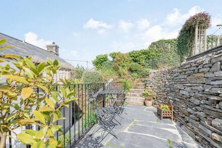 2 BRYN TIRION, character holiday cottage in Llan Ffestiniog