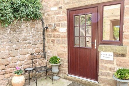 CHURCH VIEW COTTAGE, romantic in Spofforth