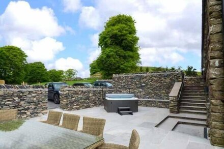 OAK COTTAGE, family friendly, character holiday cottage in Backbarrow