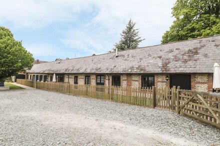 THE OLD STABLES, pet friendly in Winterborne Stickland