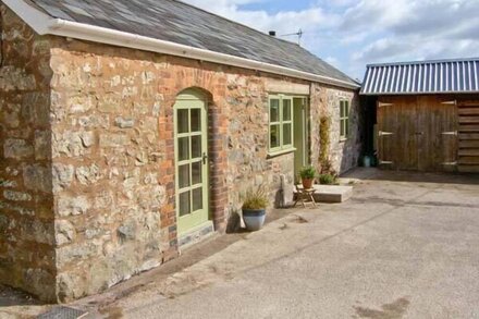 STONE COTTAGE, pet friendly, character holiday cottage in Nannerch