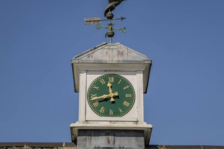 CLOCK TOWER COTTAGE, pet friendly, with a garden in Great Bedwyn